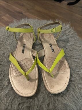 Tsubo sz 8 Lime Patent Strap Ankle Sandals